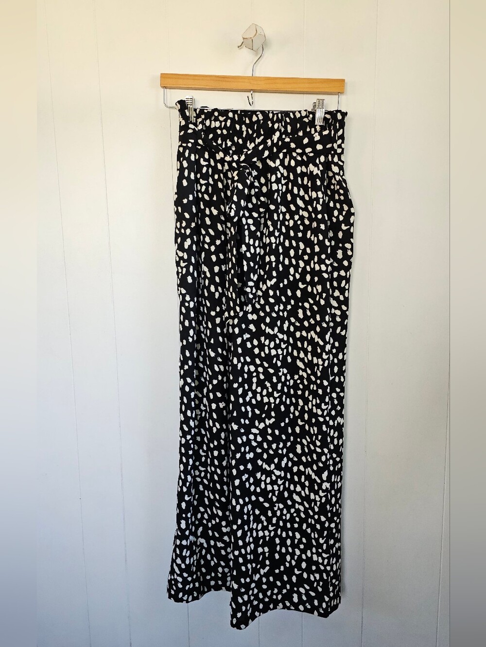 Black & White Dot Print Cropped Tie Waist Pants